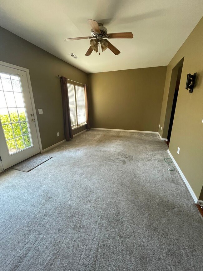 Building Photo - Hadley Commons 2 Bedroom 2.5 Bath Townhome