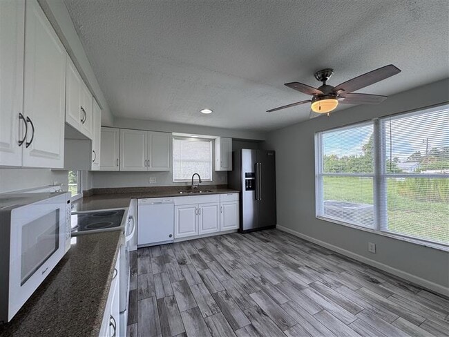 Building Photo - 3445 Sarto Ln