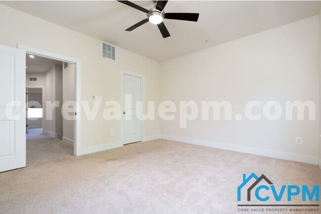 Building Photo - 2542 Buckthorn Dr