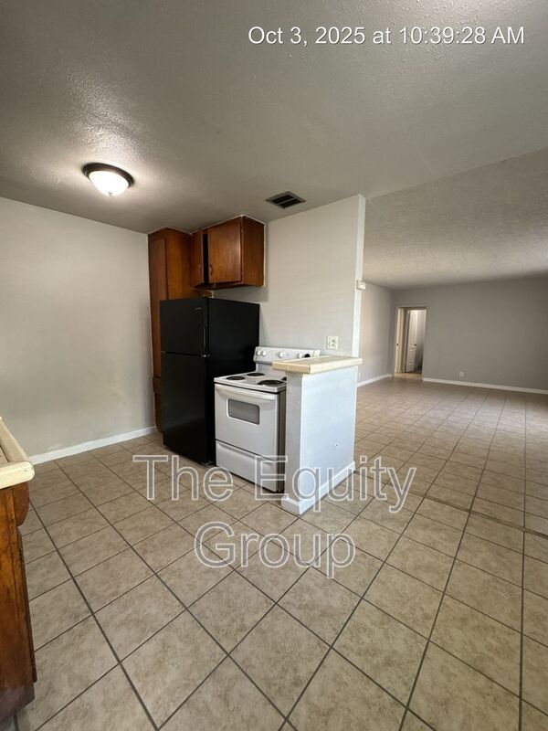 Building Photo - 570 S Richmond Ave