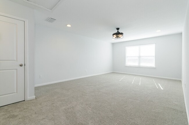 Building Photo - Incredible Pool Home