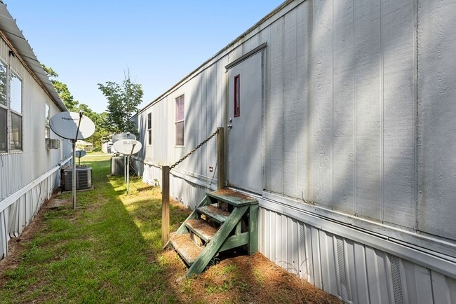 Building Photo - 13173 S Lee Shore Dr