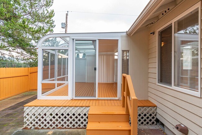 Building Photo - 3 Bedroom 2 Bathroom Home Near Fort Nugent Park!