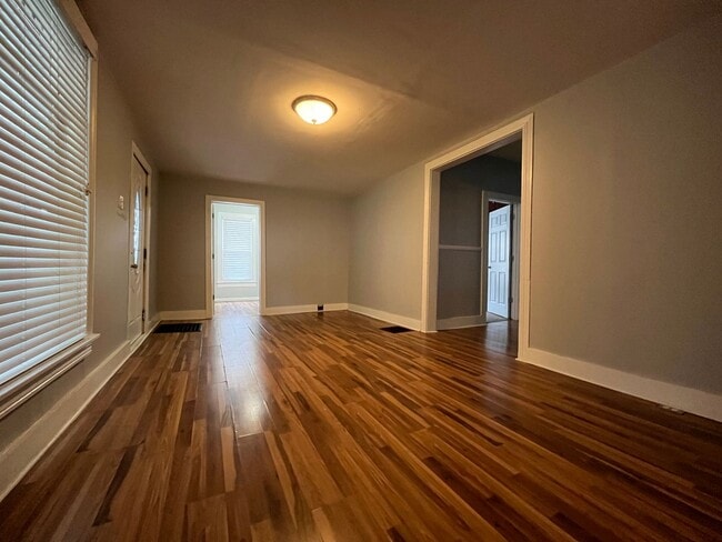 Building Photo - Warsaw, 4 Bedroom