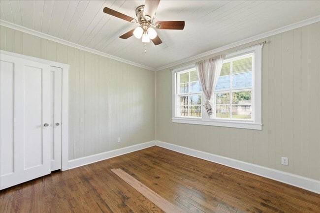 Building Photo - Charming 3-Bedroom Home with Large Fenced Yard in Richmond Hill!