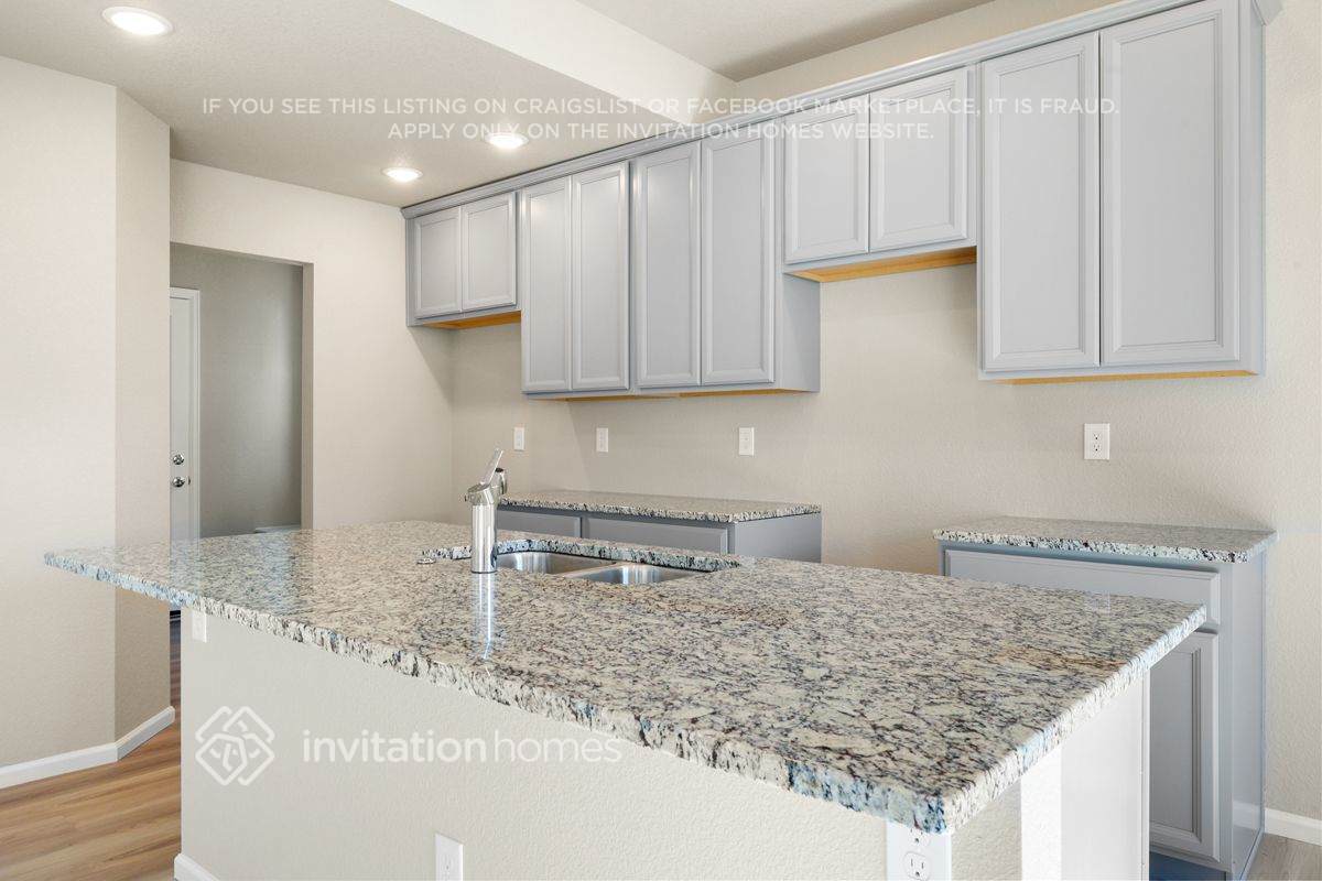 Building Photo - 11216 House Finch Ln