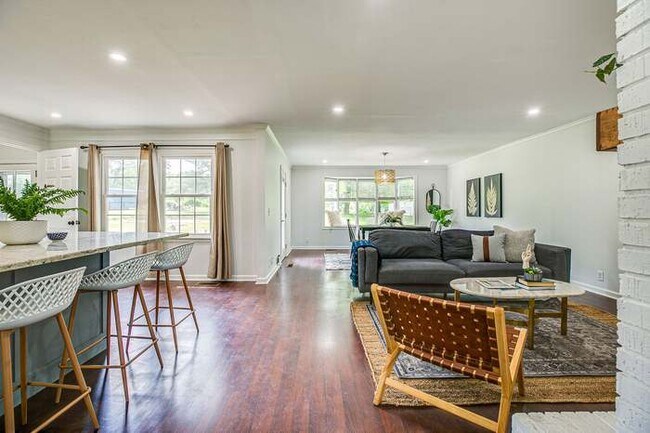 Building Photo - 3610 S Mt Juliet Rd