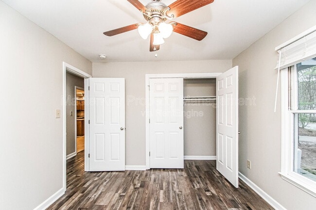 Building Photo - 407 E Dynasty Dr