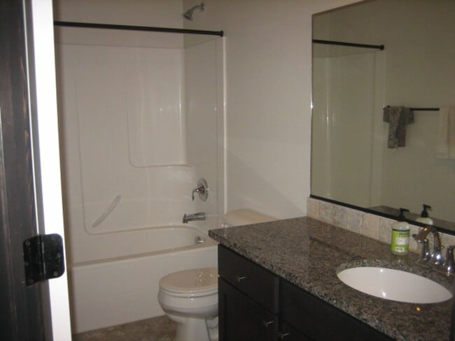 Building Photo - CDA Home w/ 22X45 RV Garage/Shop!