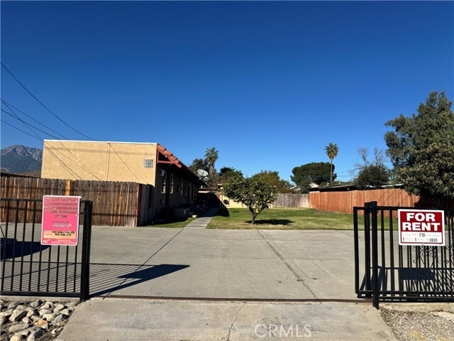 Building Photo - 14880 Randall Ave