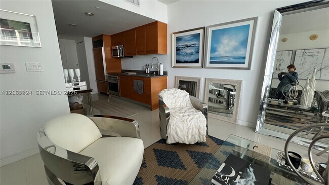 Building Photo - 495 Brickell Ave