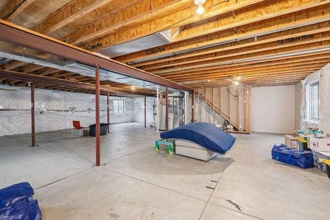 Building Photo - Stylish living in this modern 3 bed 2 bath...