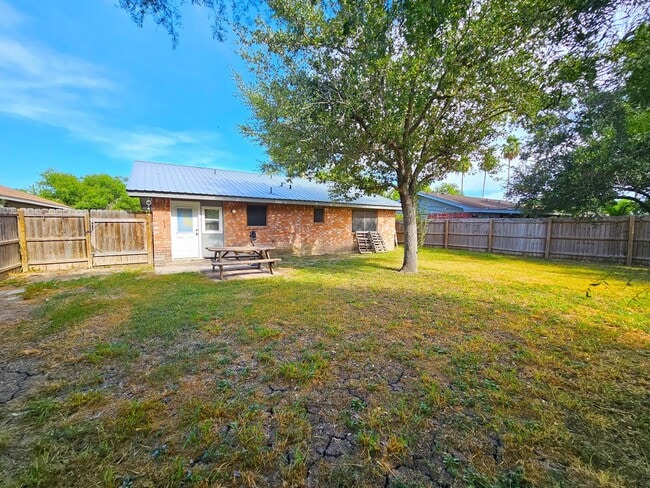 Building Photo - Cozy 3 Bed/2Bath/1Gar House
