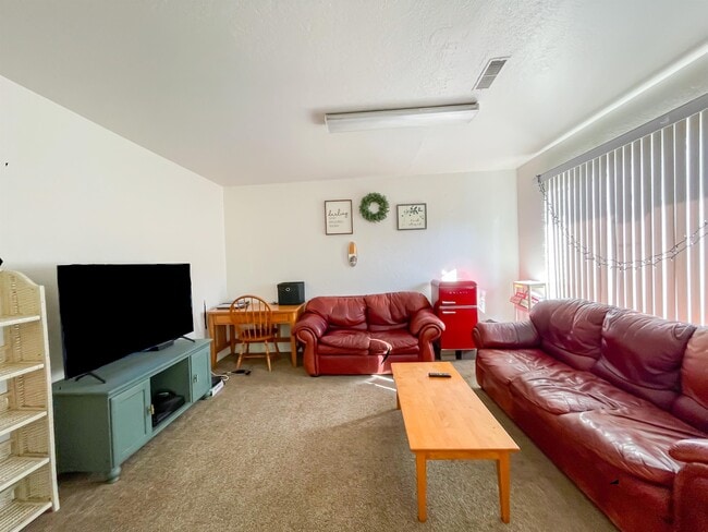 Building Photo - 830 N 100 W St