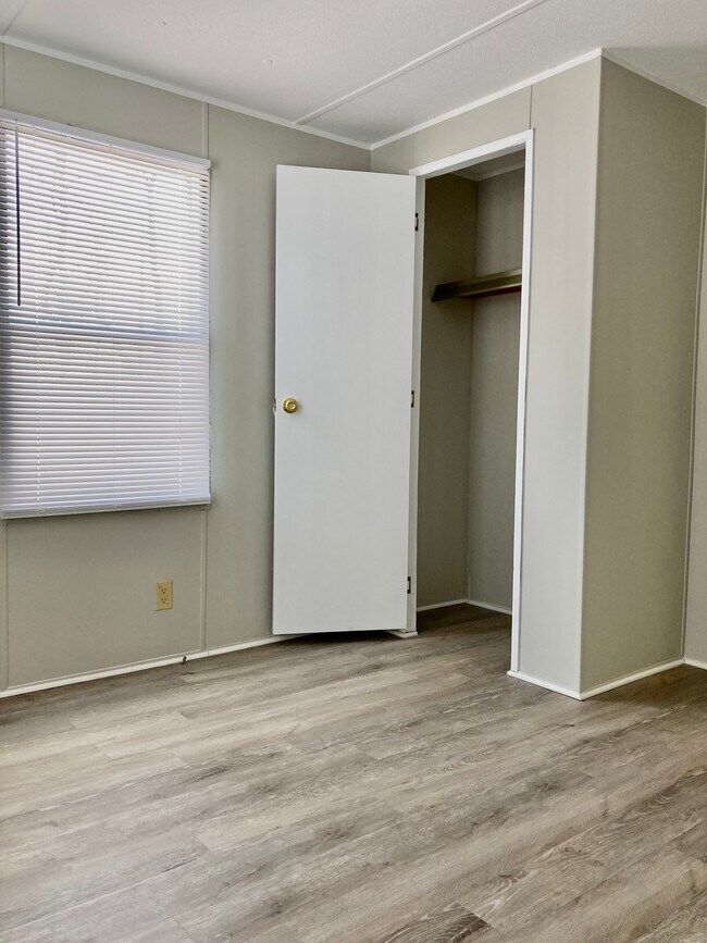 Building Photo - 870 Tower Rd SE