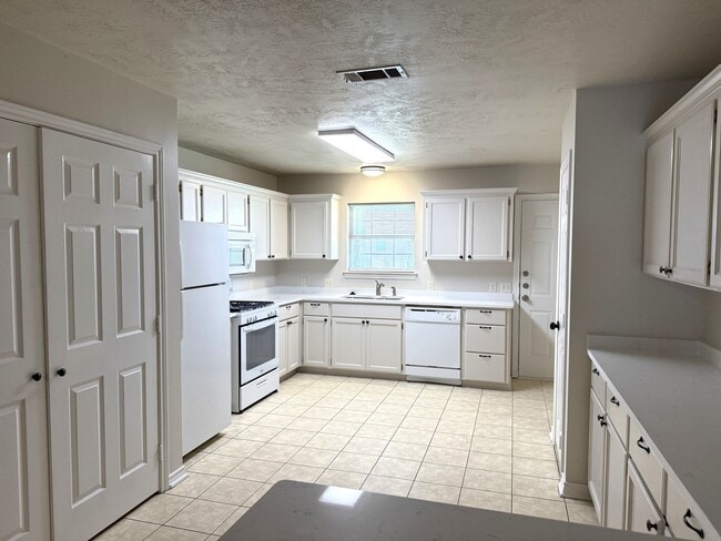 Building Photo - 2308 Antelope Ln