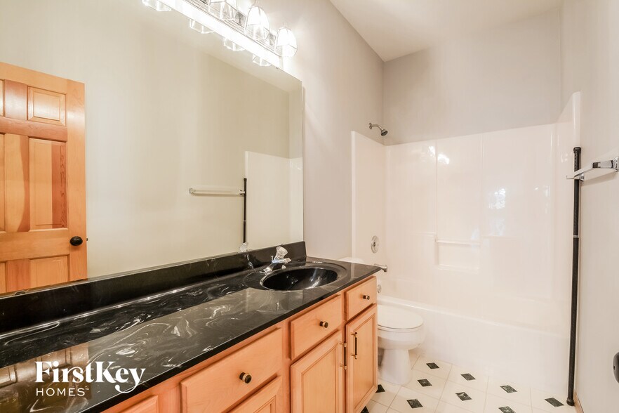 Building Photo - 12 Fox Bluff Ct