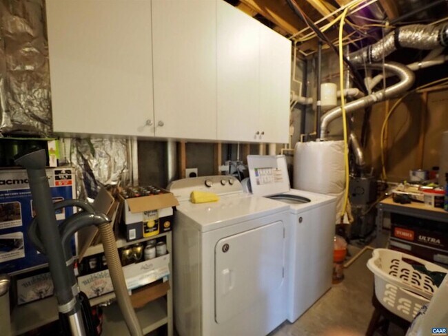 Building Photo - 904 Bing Ln