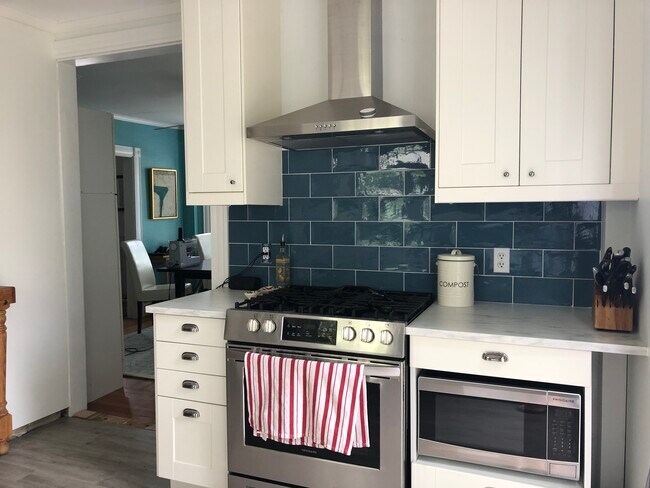 Building Photo - 14 Bedlow Ave