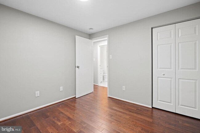 Building Photo - 5863 Jackson Oak Ct