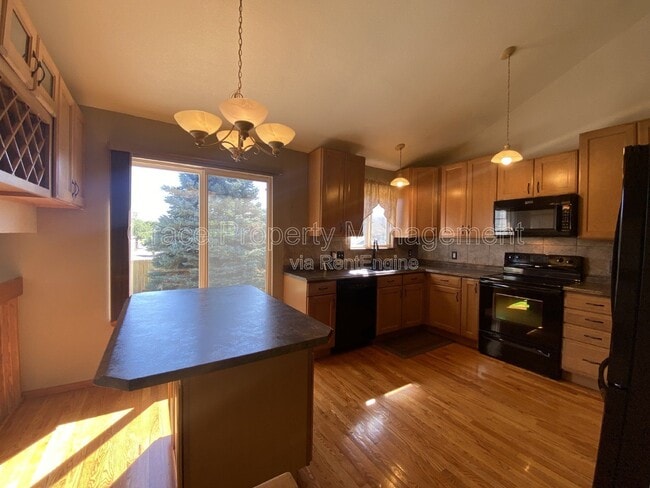 Building Photo - 13052 Grape Ct