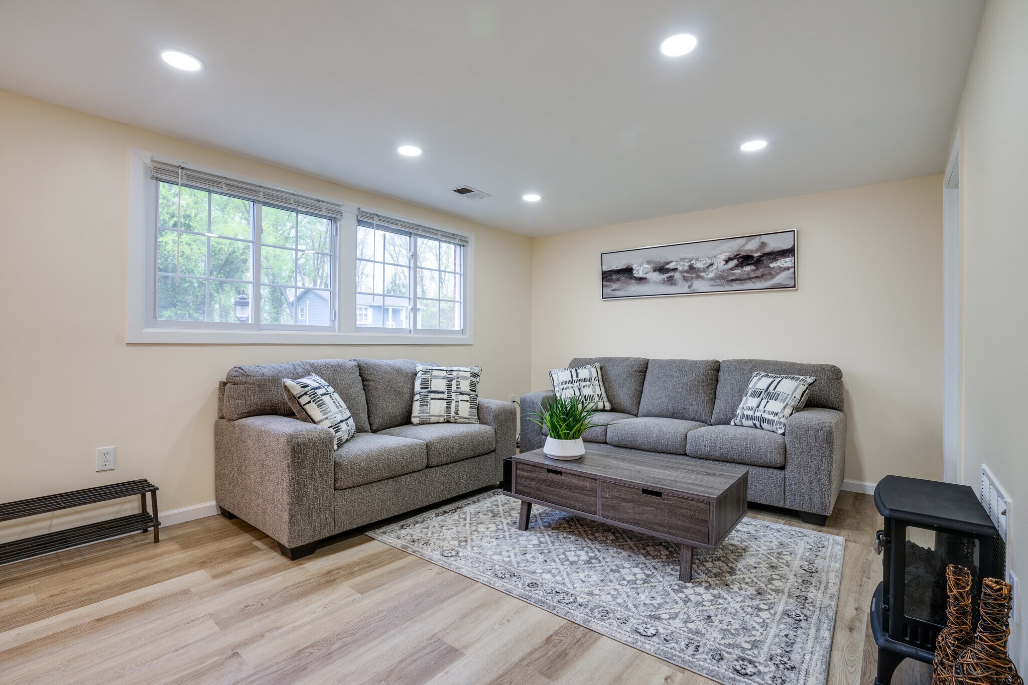 Building Photo - 14220 Fallbrook Ln