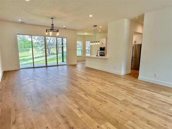 Building Photo - 5206 Country Club Dr