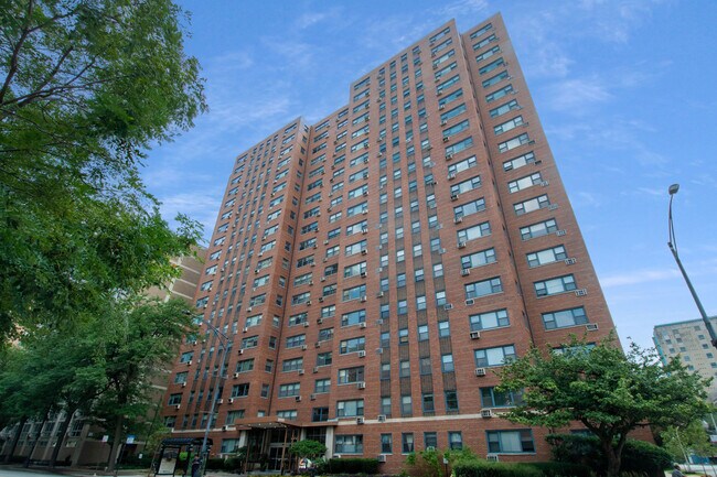 Primary Photo - 2909 N Sheridan Rd