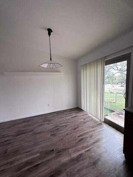 Building Photo - 1417 Janet Ln