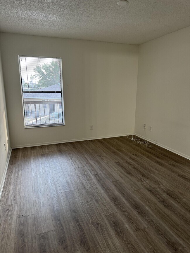Building Photo - 5321 Summerlin Rd