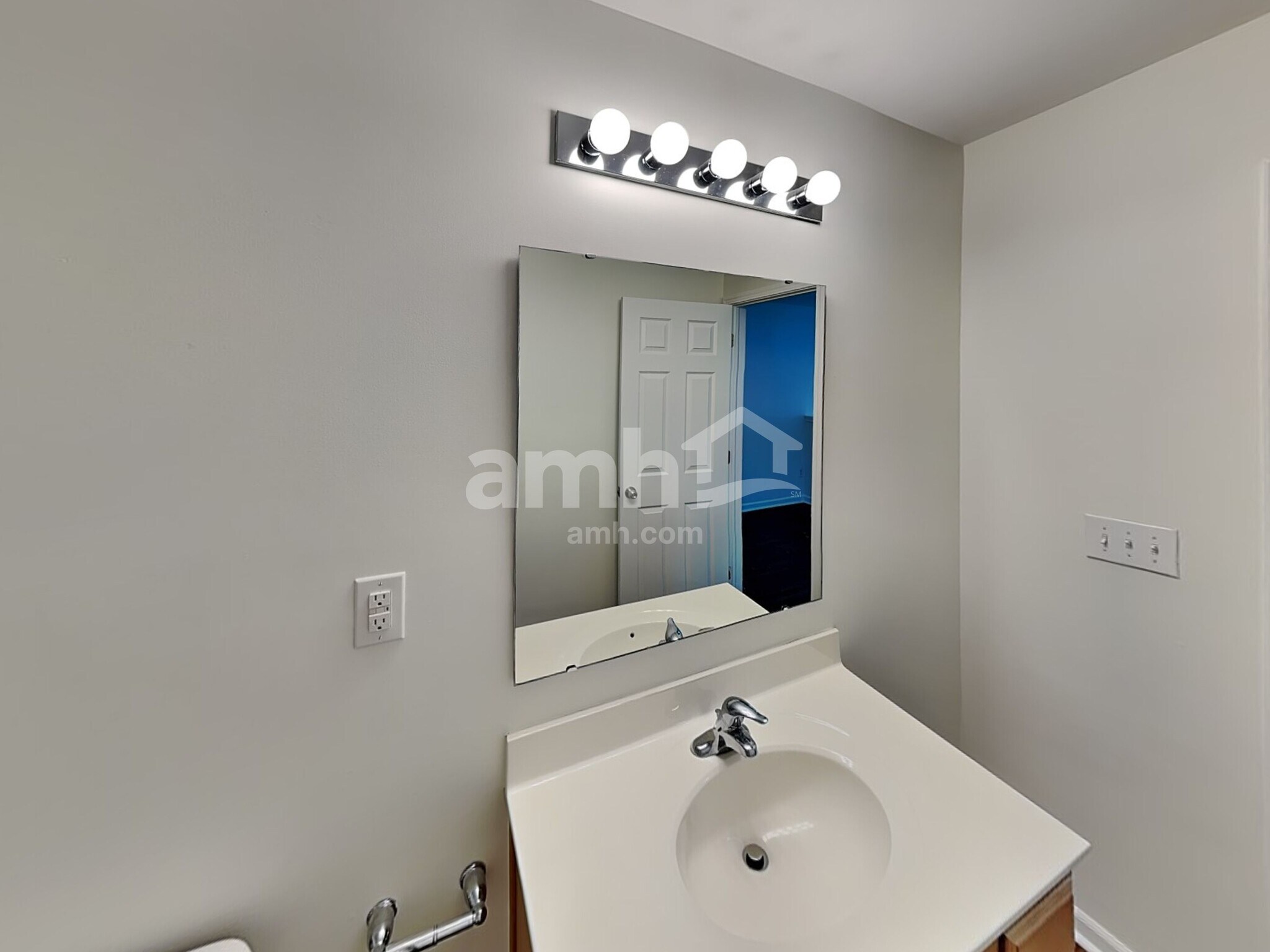 Building Photo - 15725 Lakepoint Forest Dr
