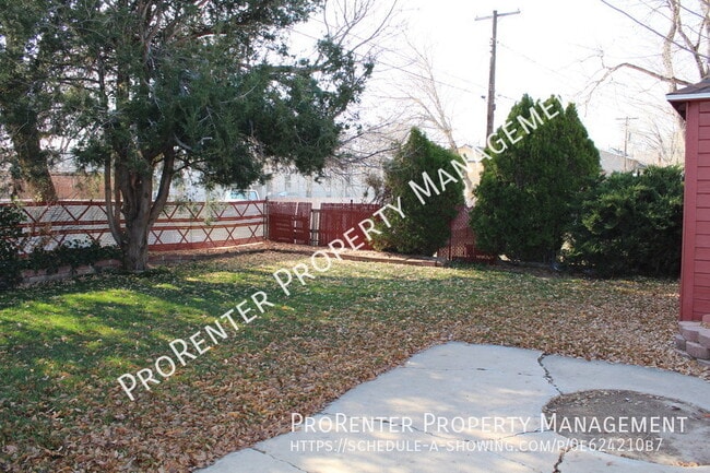 Building Photo - 747 E 22nd St