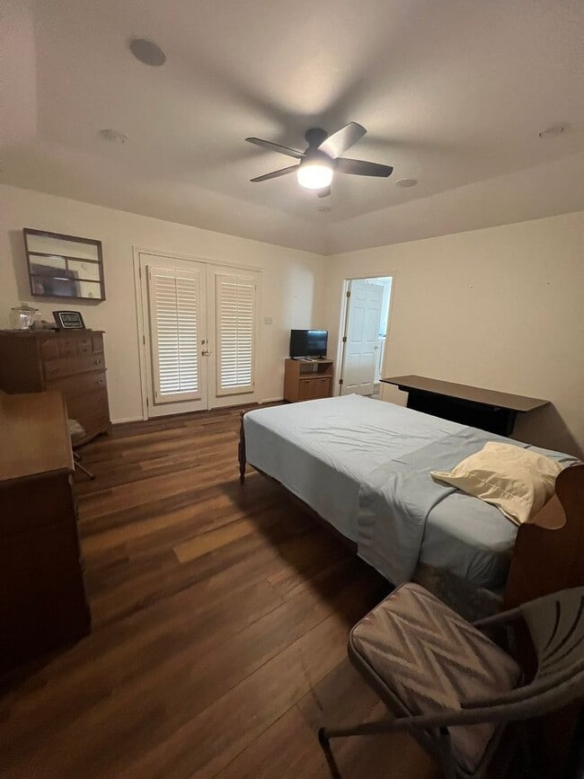 Building Photo - FULLY FURNISHED MID TERM LEASE