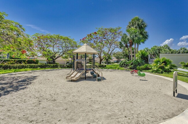 Building Photo - 2401 Marina Isle Way