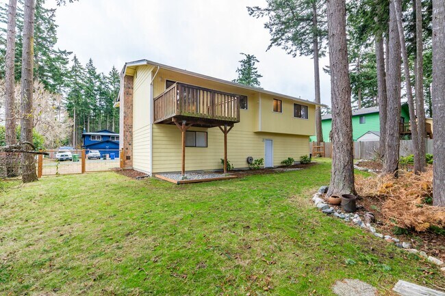 Building Photo - 4 Bedroom 3 Bath Home