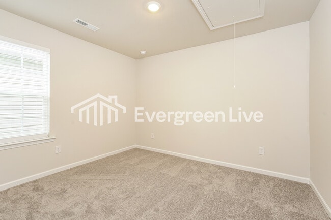 Building Photo - 5597 Hydrangea St