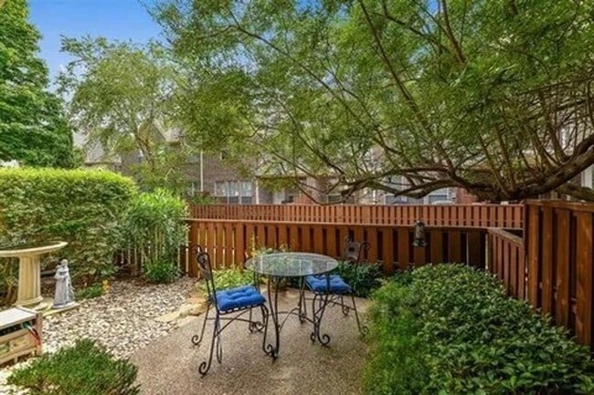 Building Photo - 2 Bed 2.5 Bath in Lewisville