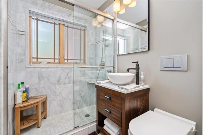 Building Photo - 1052 Margret St