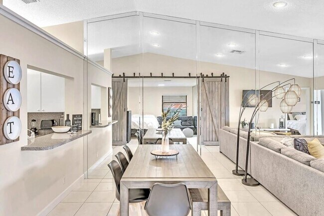 Building Photo - Beautiful 3-Bedroom, 2-Bath Villa with Lak...