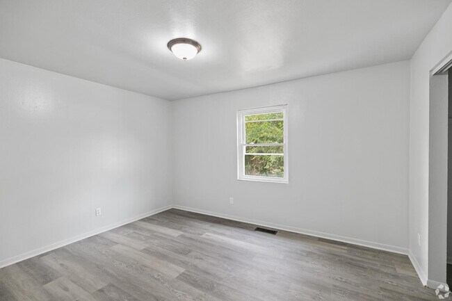 Building Photo - 3515 W Siebenthaler Ave