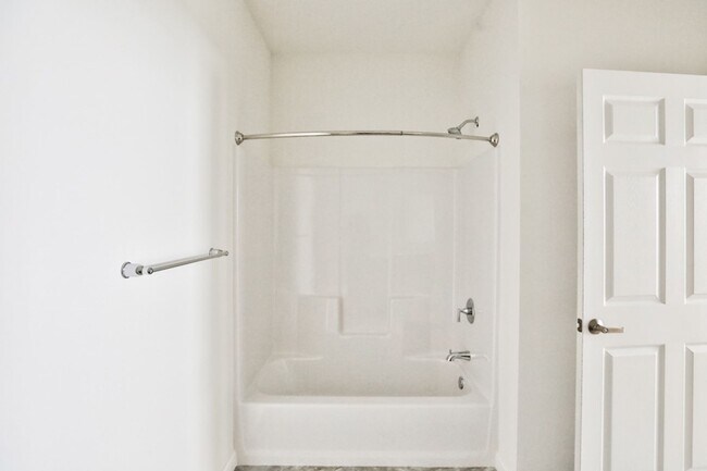 Building Photo - Newly Built Luxury 1 Bed Apartment!
