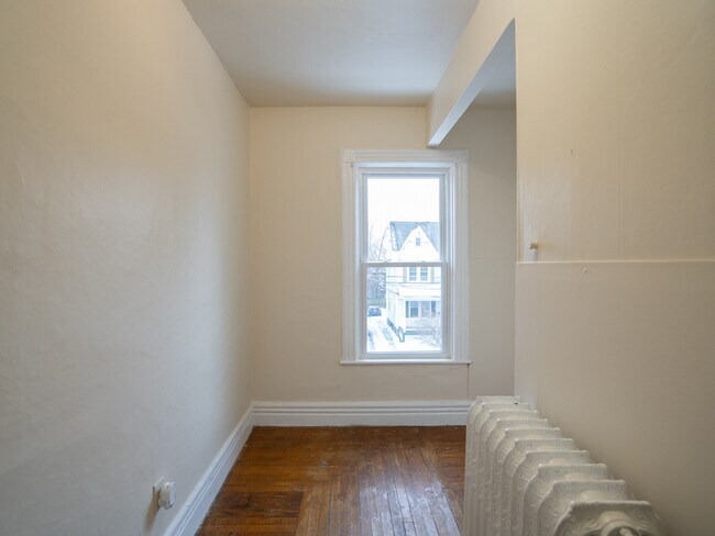 Building Photo - 431 Morris St