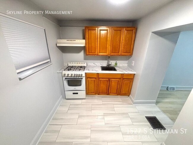 Building Photo - 1527 S Stillman St