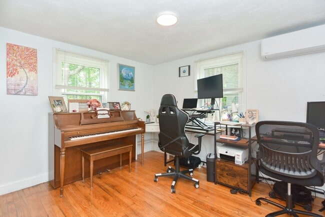 Building Photo - 8 Roberts Rd