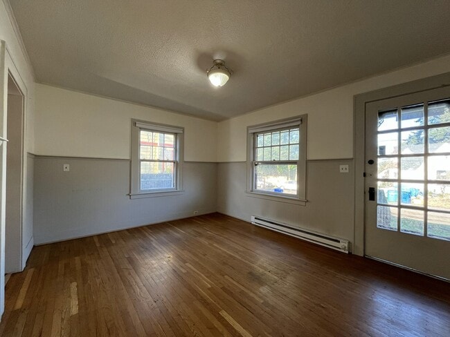 Building Photo - Character-Rich Two-Bedroom with Vintage Bath, Ample Storage & Expansive Outdoor Space