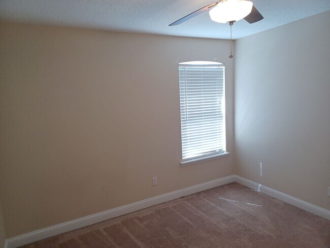 Building Photo - Gorgeous 3 BR 2 BA Lake View Rental