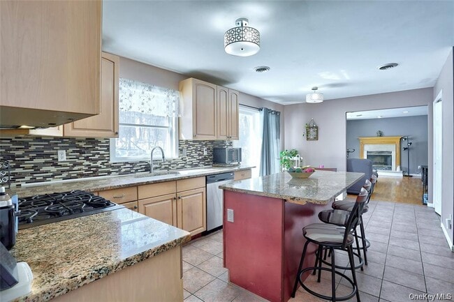 Building Photo - 27 Red Schoolhouse Rd