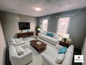Building Photo - Updated 4 Bed 1 Bath Townhouse