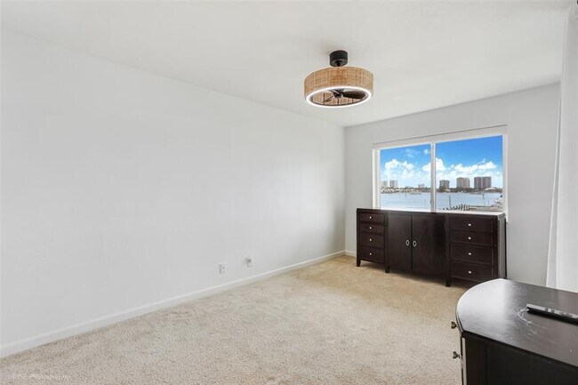 Building Photo - 370 Wilma Cir
