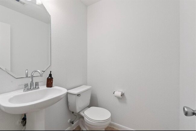 Building Photo - 16119 Peach Bluff Ln